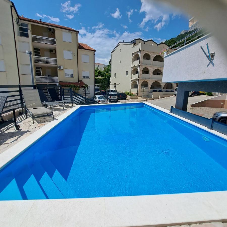 Apartments Vila Adrijana & Fitness Studio Wolf Bv 巴什卡沃达 外观 照片