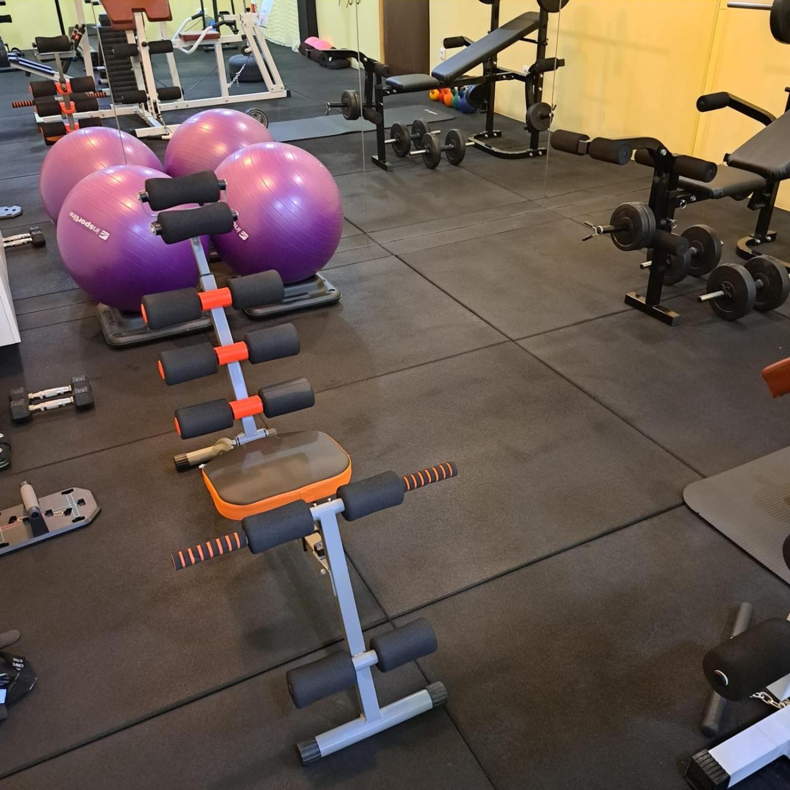 Apartments Vila Adrijana & Fitness Studio Wolf Bv 巴什卡沃达 外观 照片